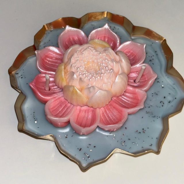 DH-08: A pink lotus on blue wax, in a lotus-shaped metal tray.