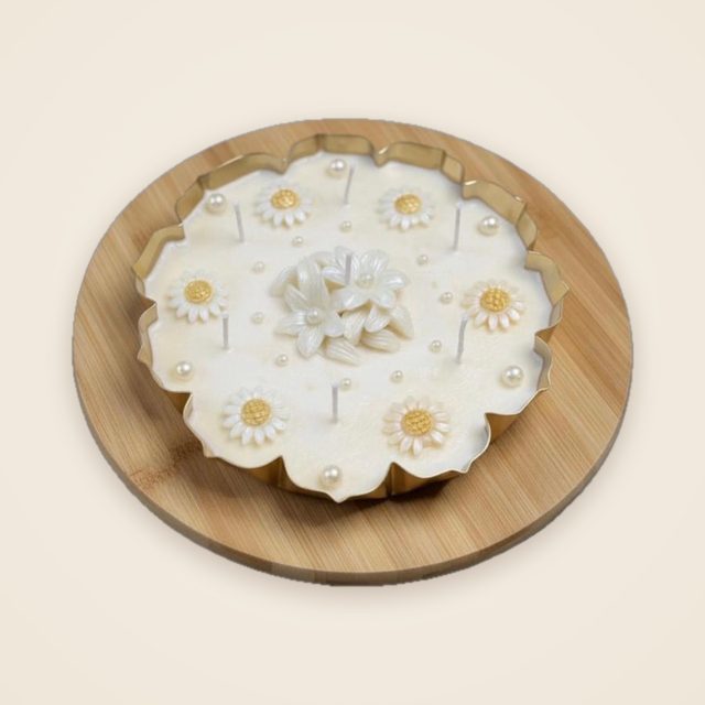 DH-10: White daisies and pearls in a scalloped gold metal tin.