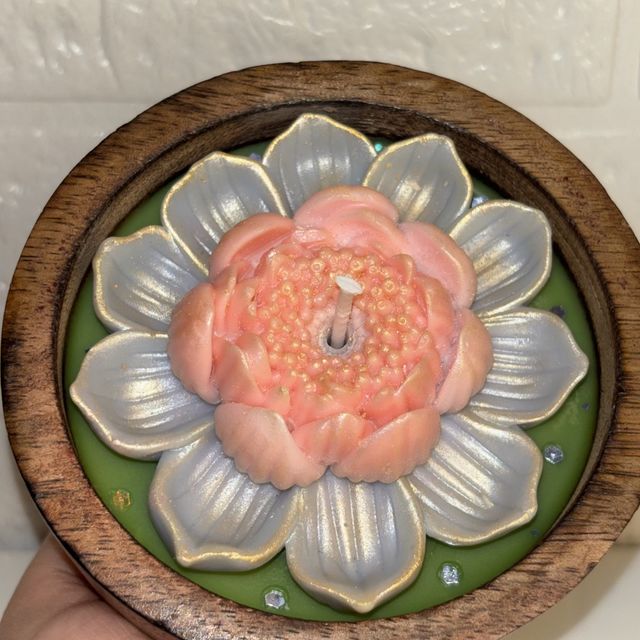 DH-13: A peach lotus on green wax, in a round wooden bowl, close-up of the lotus.